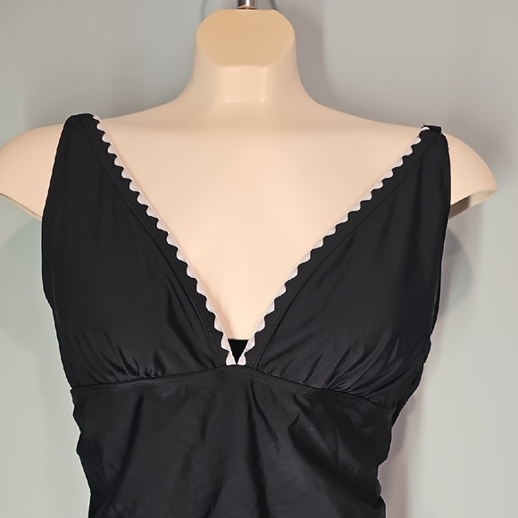 👠 Sporlike Black One-Piece Swimsuit with White Trim - NWT - Picture 5 of 10